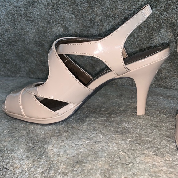 Life Stride Shoes - Life Stride soft system  nude heels.
